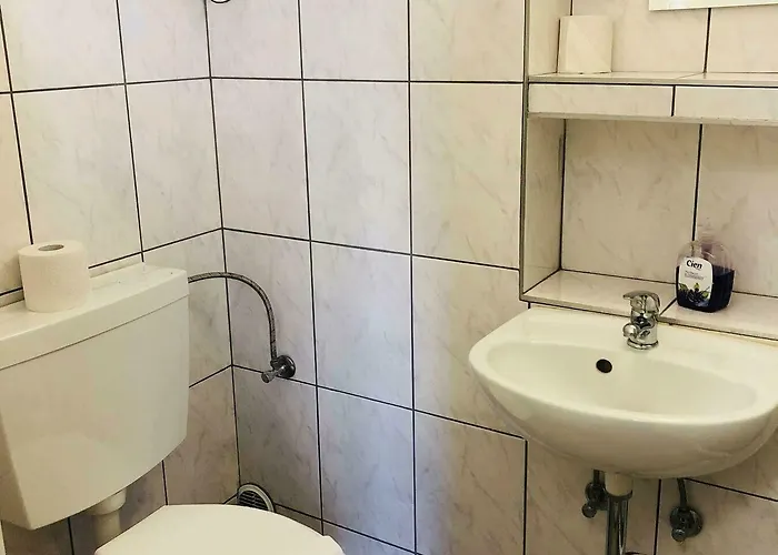 ليندا بيت ريفي 2*